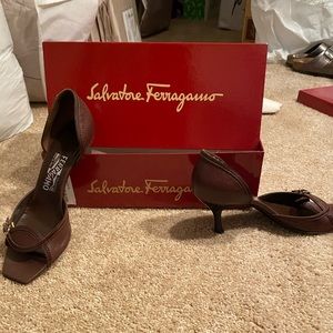 Ferragamo brown leather kitten heel